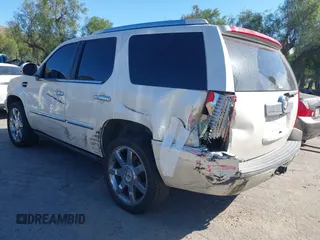 2008 Cadillac Escalade with VIN 1GYEC63898R211751, listed as a IAAI auction lot 41629711 with 126,899 mi miles. Bid and sale history available at carsss.com. Image 3.