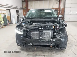 2024 Volkswagen Tiguan SE with VIN 3VVMB7AX8RM084483, listed as a IAAI auction lot 42452619 with 14,618 mi miles and . Bid and sale history available at DreamBid. Image 6.