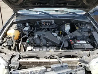 2007 Ford Escape Limited z VIN 1FMYU04137KA07206, wystawiony jako Copart lot #62421035 z przebiegiem 200 117 mil mil oraz Szkoda całkowita • Salvage title. Historia ofert i sprzedaży dostępna na DreamBid. Obrazek 13.