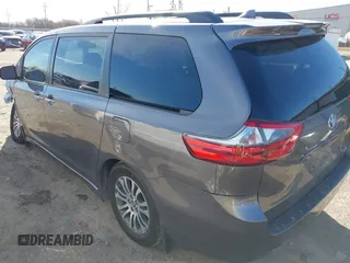 2020 Toyota Sienna XLE Auto Access Seat with VIN 5TDYZ3DC9LS049133, listed as a IAAI auction lot 41705488 with 62,216 mi miles. Bid and sale history available at carsss.com. Image 3.