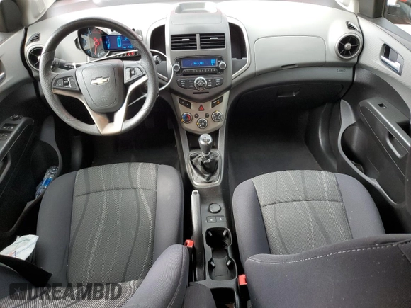 2012 Chevrolet Sonic LT z VIN 1G1JD5SB3C4231033, wystawiony jako Copart lot #56145205 z przebiegiem 43 015 mil mil oraz Szkoda całkowita • Salvage title. Historia ofert i sprzedaży dostępna na DreamBid. Obrazek 8.
