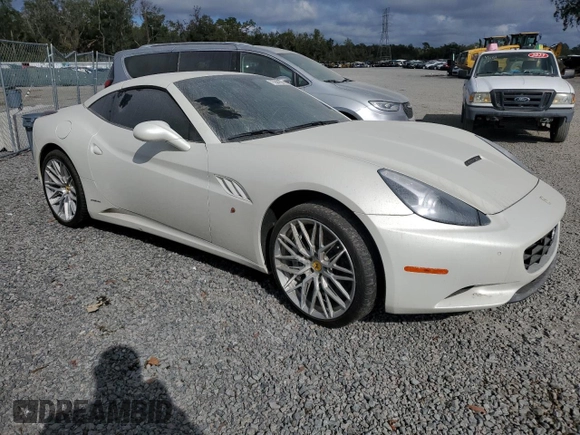 2012 Ferrari California z VIN ZFF65TJA9C0186664, wystawiony jako Copart lot #87967125 z przebiegiem Nie podano mil oraz Szkoda całkowita • Salvage title. Historia ofert i sprzedaży dostępna na DreamBid. Obrazek 4.