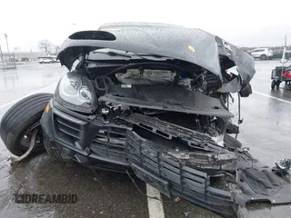2018 Porsche Macan z VIN WP1AA2A59JLB13452, wystawiony jako IAAI lot #41990842 z przebiegiem Nie podano mil oraz . Historia ofert i sprzedaży dostępna na DreamBid. Obrazek 6.