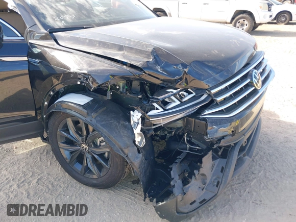 2024 Volkswagen Tiguan SE z VIN 3VV3B7AX8RM192033, wystawiony jako IAAI lot #41568271 z przebiegiem 2 851 mil mil oraz . Historia ofert i sprzedaży dostępna na DreamBid. Obrazek 6.