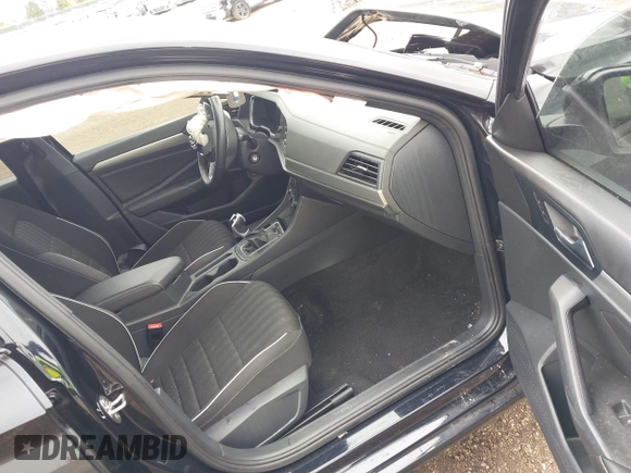 2024 Volkswagen Jetta Sport z VIN 3VWBM7BU8RM013253, wystawiony jako IAAI lot #42073239 z przebiegiem 20 345 mil mil oraz . Historia ofert i sprzedaży dostępna na DreamBid. Obrazek 5.