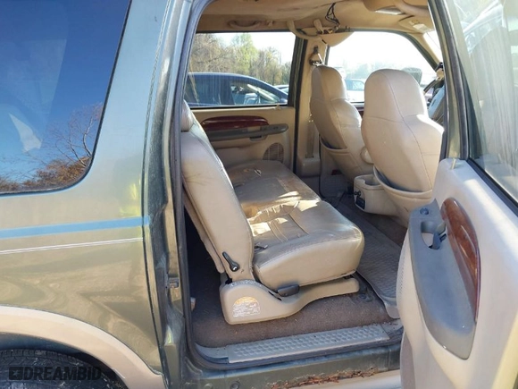 2001 Ford Excursion Limited with VIN 1FMNU43S11EA01026, listed as a IAAI auction lot 41994947 with 193,365 mi miles. Bid and sale history available at carsss.com. Image 8.