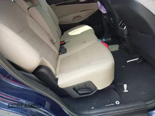 2017 Kia Sorento LX z VIN 5XYPG4A35HG214790, wystawiony jako IAAI lot #42202652 z przebiegiem 89 655 mil mil oraz . Historia ofert i sprzedaży dostępna na DreamBid. Obrazek 8.