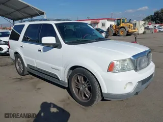 2004 Lincoln Navigator Luxury with VIN 5LMFU27R04LJ43817, listed as a IAAI auction lot 40891013 with 166,620 mi miles. Bid and sale history available at carsss.com. Image 1.
