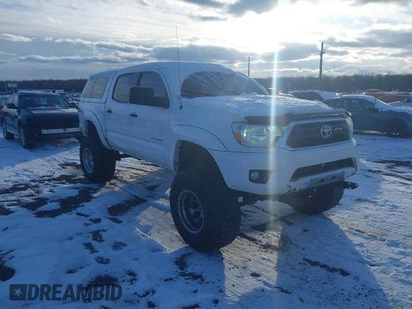 2014 Toyota Tacoma with VIN 3TMLU4EN0EM147193, listed as a IAAI auction lot 41280636 with 162,345 mi miles. Bid and sale history available at carsss.com. Image 1.