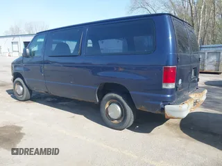 2005 Ford Econoline Passenger XL with VIN 1FBNE31L55HB00500, listed as a IAAI auction lot 42144394 with 257,262 mi miles. Bid and sale history available at carsss.com. Image 3.