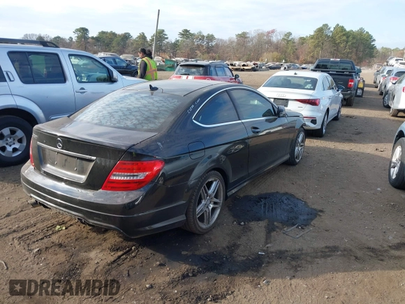2015 Mercedes-Benz C-Class C 250 with VIN WDDGJ4HB4FG367188, listed as a IAAI auction lot 40912003 with 121,128 mi miles. Bid and sale history available at carsss.com. Image 4.