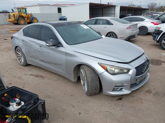 2014 Infiniti Q50 with VIN JN1BV7AP0EM681679, listed as a IAAI auction lot 41371773 with 141,940 mi miles. Bid and sale history available at carsss.com. Image 1.
