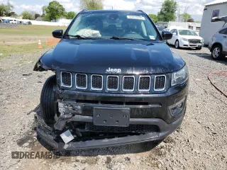 2020 Jeep Compass Latitude z VIN 3C4NJDBB8LT217957, wystawiony jako Copart lot #55413295 z przebiegiem 103 659 mil mil oraz Szkoda całkowita • Salvage title. Historia ofert i sprzedaży dostępna na DreamBid. Obrazek 5.
