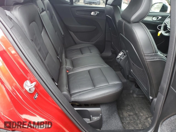 2023 Volvo XC40 Plus Dark Theme с VIN YV4L12UW5P2071775, выставлен на аукционе Copart как лот 51894235 с пробегом 18 883 миль миль и Списание • Salvage title. История ставок и продаж доступна на DreamBid. Изображение 10.