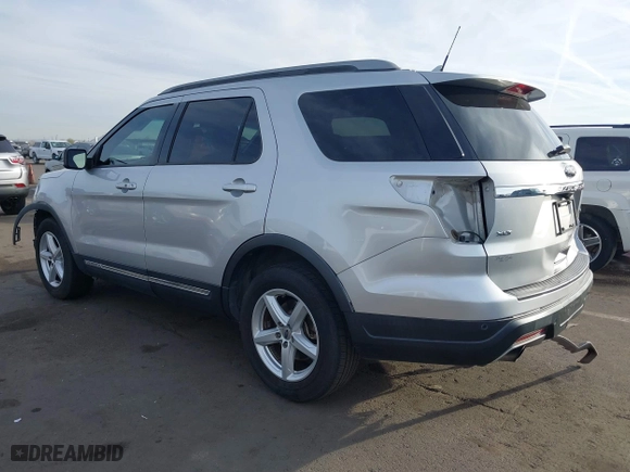 2019 Ford Explorer XLT with VIN 1FM5K7DHXKGA09853, listed as a IAAI auction lot 41597540 with 109,726 mi miles. Bid and sale history available at carsss.com. Image 3.