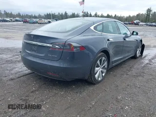 2020 Tesla Model S Long Range z VIN 5YJSA1E26LF413519, wystawiony jako IAAI lot #41742512 z przebiegiem 40 765 mil mil oraz . Historia ofert i sprzedaży dostępna na DreamBid. Obrazek 4.
