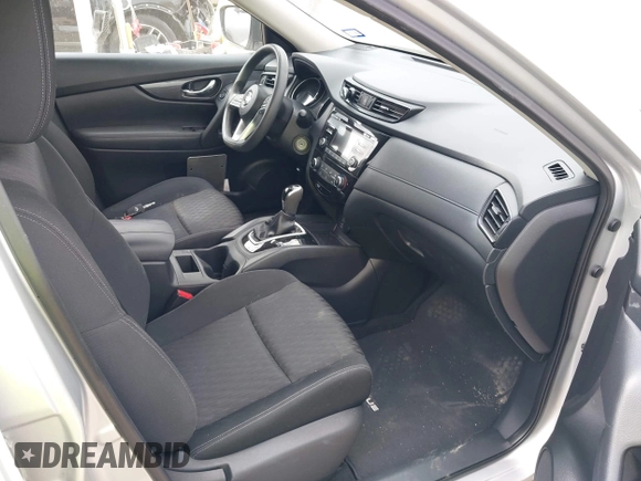 2017 Nissan Rogue S z VIN KNMAT2MTXHP552538, wystawiony jako IAAI lot #42413023 z przebiegiem 52 993 mil mil oraz . Historia ofert i sprzedaży dostępna na DreamBid. Obrazek 5.