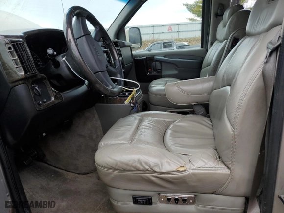 2003 GMC Savana Cargo Van YF7 Upfitter with VIN 1GDFH15T431193145, listed as a Copart auction lot 82860714 with 259,622 mi miles and Clean Title. Bid and sale history available at carsss.com. Image 7.