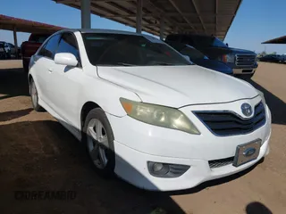 2011 Toyota Camry LE z VIN 4T1BF3EK7BU621018, wystawiony jako IAAI lot #42462962 z przebiegiem 286 932 mil mil oraz . Historia ofert i sprzedaży dostępna na DreamBid. Obrazek 1.
