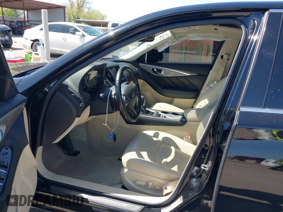 2015 Infiniti Q50 Premium with VIN JN1BV7AP9FM355526, listed as a IAAI auction lot 42010401 with 67,131 mi miles. Bid and sale history available at carsss.com. Image 5.