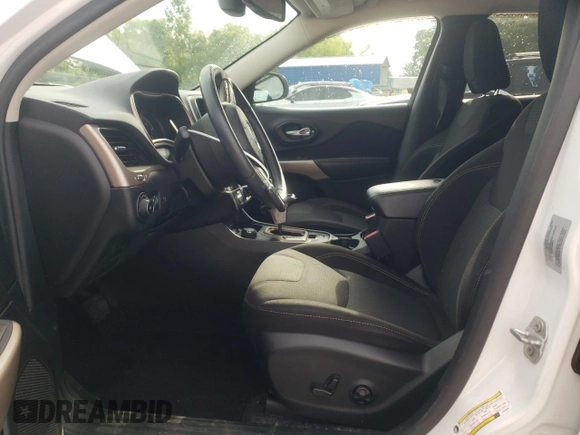 2017 Jeep Cherokee Latitude z VIN 1C4PJMCS5HD226281, wystawiony jako Copart lot #60080625 z przebiegiem 106 777 mil mil oraz Szkoda całkowita • Salvage title. Historia ofert i sprzedaży dostępna na DreamBid. Obrazek 7.