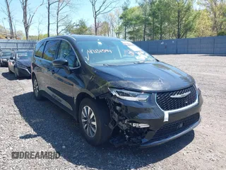 2024 Chrysler Pacifica Hybrid Select z VIN 2C4RC1S71RR156890, wystawiony jako IAAI lot #42131594 z przebiegiem 17 035 mil mil oraz . Historia ofert i sprzedaży dostępna na DreamBid. Obrazek 1.