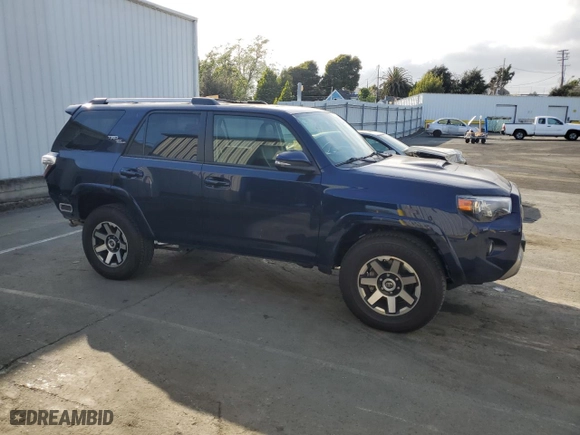 2018 Toyota 4Runner SR5 with VIN JTEBU5JR1J5592144, listed as a Copart auction lot 53390995 with 50,880 mi miles and Salvage Title. Bid and sale history available at carsss.com. Image 4.