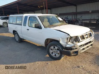 1999 Nissan Frontier XE z VIN 1N6DD26S0XC330110, wystawiony jako IAAI lot #41142833 z przebiegiem 108 379 mil mil oraz . Historia ofert i sprzedaży dostępna na DreamBid. Obrazek 1.