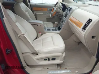 2007 Lincoln MKX z VIN 2LMDU88CX7BJ11750, wystawiony jako IAAI lot #41961981 z przebiegiem 122 701 mil mil oraz . Historia ofert i sprzedaży dostępna na DreamBid. Obrazek 5.