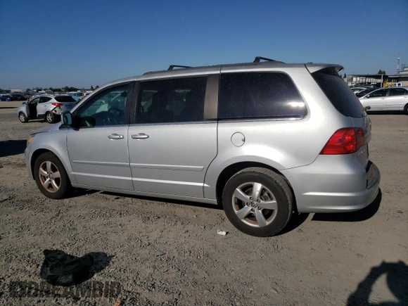 2011 Volkswagen Routan SE with VIN 2V4RW3DG3BR766608, listed as a Copart auction lot 67268015 with 144,329 mi miles and Clean title. Bid and sale history available at DreamBid. Image 2.