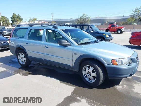 2001 Volvo V70 with VIN YV1SZ58D211035597, listed as a IAAI auction lot 41960219 with 176,757 mi miles. Bid and sale history available at carsss.com. Image 1.