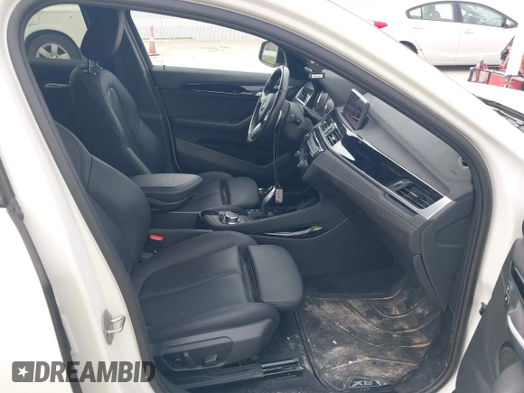 2023 BMW X2 sDrive28i z VIN WBXYH9C04P5V72846, wystawiony jako IAAI lot #41479964 z przebiegiem 29 644 mil mil oraz . Historia ofert i sprzedaży dostępna na DreamBid. Obrazek 5.
