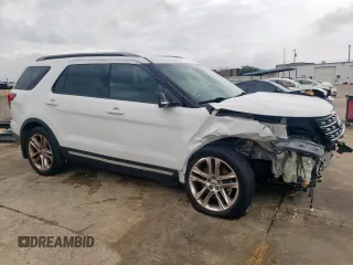 2017 Ford Explorer XLT z VIN 1FM5K7D81HGA26890, wystawiony jako Copart lot #60531395 z przebiegiem 139 008 mil mil oraz Szkoda całkowita • Salvage title. Historia ofert i sprzedaży dostępna na DreamBid. Obrazek 4.