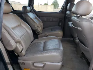 2002 Toyota Sienna LE with VIN 4T3ZF13CX2U457768, listed as a Copart auction lot 84763284 with 195,268 mi miles and Salvage Title. Bid and sale history available at carsss.com. Image 10.