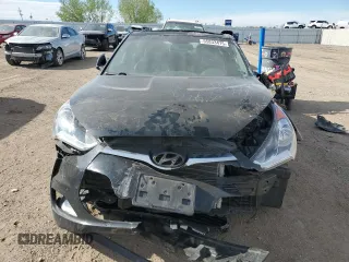 2015 Hyundai Veloster z VIN KMHTC6AD9FU243280, wystawiony jako Copart lot #55833475 z przebiegiem 72 262 mil mil oraz Szkoda całkowita • Salvage title. Historia ofert i sprzedaży dostępna na DreamBid. Obrazek 5.