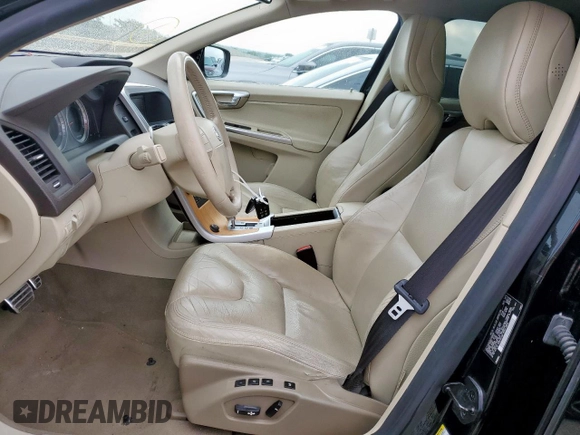 2010 Volvo XC60 3.0T z VIN YV4992DZ6A2096656, wystawiony jako Copart lot #54404235 z przebiegiem 141 827 mil mil oraz Czysty tytuł • Clean title. Historia ofert i sprzedaży dostępna na DreamBid. Obrazek 7.