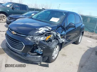 2021 Chevrolet Trax LS z VIN KL7CJKSB8MB303491, wystawiony jako IAAI lot #41803761 z przebiegiem 65 452 mil mil oraz . Historia ofert i sprzedaży dostępna na DreamBid. Obrazek 17.