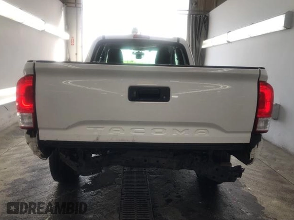 2017 Toyota Tacoma SR z VIN 5TFRX5GN4HX081282, wystawiony jako IAAI lot #42434418 z przebiegiem 184 905 mil mil oraz . Historia ofert i sprzedaży dostępna na DreamBid. Obrazek 7.