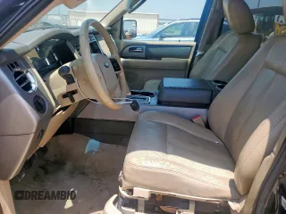 2013 Ford Expedition XLT z VIN 1FMJU1H55DEF17975, wystawiony jako Copart lot #57850025 z przebiegiem 211 799 mil mil oraz Czysty tytuł • Clean title. Historia ofert i sprzedaży dostępna na DreamBid. Obrazek 7.