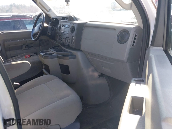 2013 Ford Econoline Cargo Commercial z VIN 1FTNE2EW5DDA25524, wystawiony jako IAAI lot #41208957 z przebiegiem 148 921 mil mil oraz . Historia ofert i sprzedaży dostępna na DreamBid. Obrazek 5.