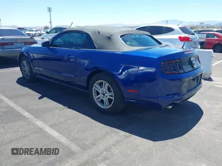 2014 Ford Mustang V6 z VIN 1ZVBP8EM8E5238393, wystawiony jako IAAI lot #42502830 z przebiegiem 150 481 mil mil oraz . Historia ofert i sprzedaży dostępna na DreamBid. Obrazek 3.