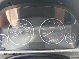 2015 BMW 3 Series 328i xDrive с VIN WBA3B5C54FF961859, выставлен на аукционе IAAI как лот 42647467 с пробегом Не указан миль и . История ставок и продаж доступна на DreamBid. Изображение 7.