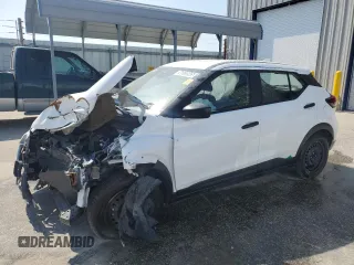 2023 Nissan Kicks S z VIN 3N1CP5BV3PL487578, wystawiony jako Copart lot #56512645 z przebiegiem 93 859 mil mil oraz Szkoda całkowita • Salvage title. Historia ofert i sprzedaży dostępna na DreamBid. Obrazek 1.