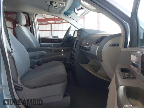 2010 Chrysler Town & Country Touring z VIN 2A4RR5D10AR500903, wystawiony jako IAAI lot #41976476 z przebiegiem 219 230 mil mil oraz . Historia ofert i sprzedaży dostępna na DreamBid. Obrazek 5.
