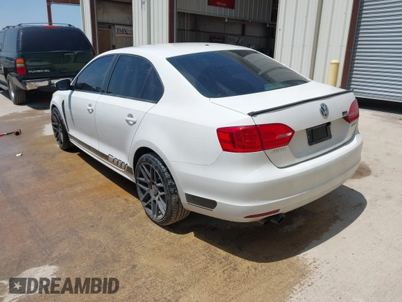 2011 Volkswagen Jetta SE с VIN 3VWDZ7AJ7BM322073, выставлен на аукционе IAAI как лот 42132111 с пробегом 195 236 миль миль и . История ставок и продаж доступна на DreamBid. Изображение 3.