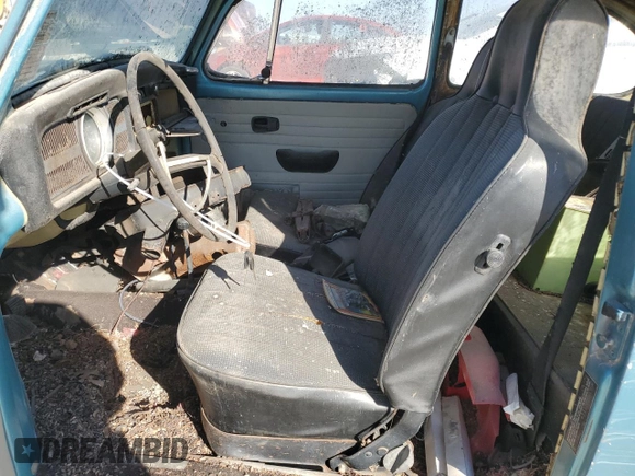 1971 Volkswagen Beetle z VIN 1112755036, wystawiony jako Copart lot #89288115 z przebiegiem 245 355 mil mil oraz Czysty tytuł • Clean title. Historia ofert i sprzedaży dostępna na DreamBid. Obrazek 7.