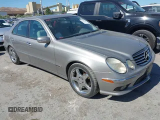 2005 Mercedes-Benz E 500 z VIN WDBUF70J95A706739, wystawiony jako IAAI lot #42355628 z przebiegiem 105 274 mil mil oraz . Historia ofert i sprzedaży dostępna na DreamBid. Obrazek 1.
