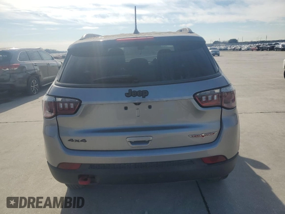 2020 Jeep Compass Trailhawk z VIN 3C4NJDDB0LT207825, wystawiony jako Copart lot #87641335 z przebiegiem Nie podano mil oraz Szkoda całkowita • Salvage title. Historia ofert i sprzedaży dostępna na DreamBid. Obrazek 6.