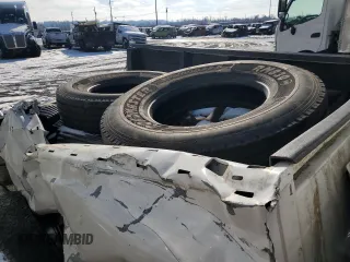 2001 Ford F-350 XL with VIN 1FTSF31L91EB39274, listed as a Copart auction lot 82764964 with 81,117 mi miles and Salvage Title. Bid and sale history available at DreamBid. Image 10.