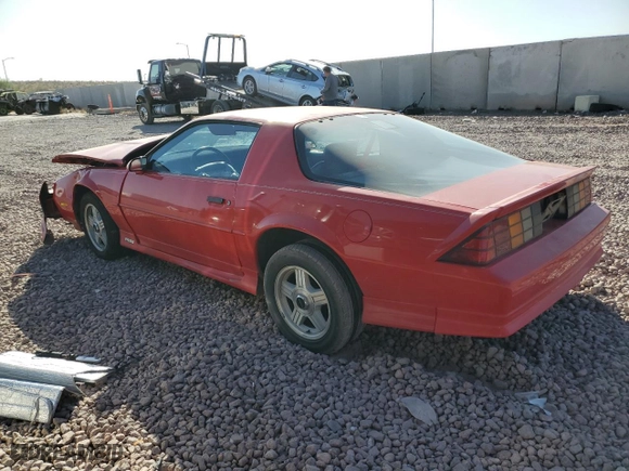 1992 Chevrolet Camaro RS with VIN 1G1FP23EXNL131587, listed as a Copart auction lot 81303564 with 152,997 mi miles and Salvage Title. Bid and sale history available at carsss.com. Image 2.